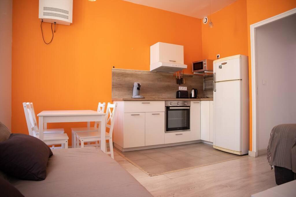 La Fontaine Neuve-Avallon-5 Personnes-1 Chambre-3 Lits-Parking-Wifi מראה חיצוני תמונה